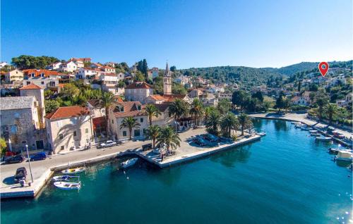 Lovely Apartment In Splitska With Wifi