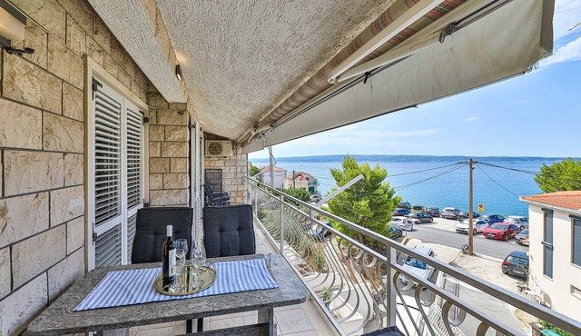 Lovely apartment in Stobrec with house sea view