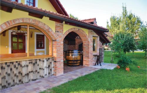 Lovely Home In Gradac With Wifi in Crnomelj