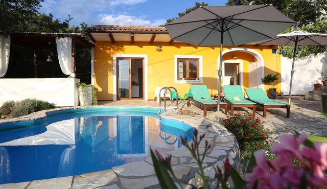 Lovely home in Ripenda Verbanci