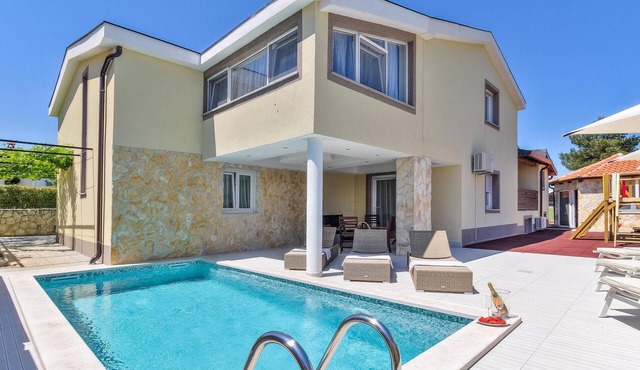 Lovely home in Kastel