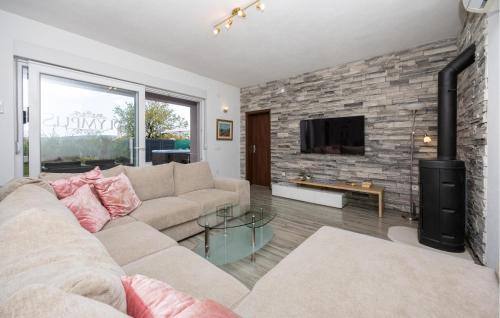 Lovely Home In Kastel Stafilic