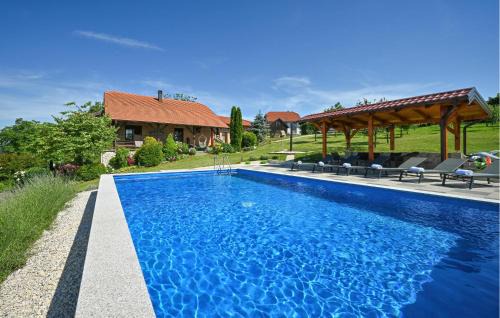 Lovely Home In Luzan Biskupecki