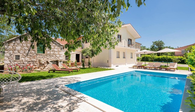 Lovely home in Lovrec in Lovrec