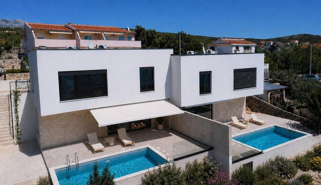 Lovely home in Maslenica in Maslenica