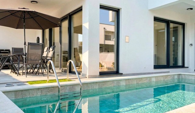 Lovely home in Milcetici in Milcetici