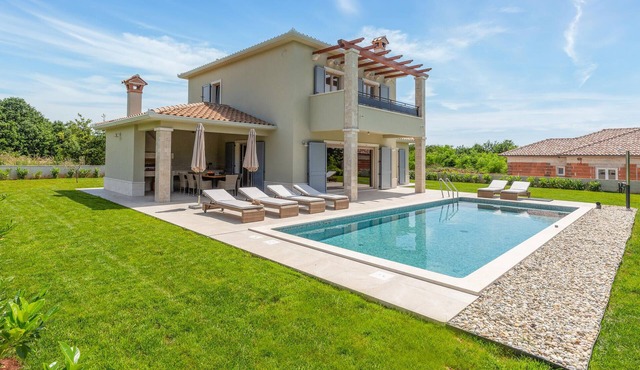 Lovely home in Nedescina