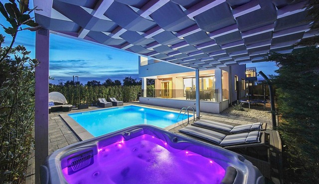 Lovely home in Nin with sauna