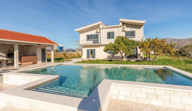 Lovely home in Opuzen with outdoor swimming pool