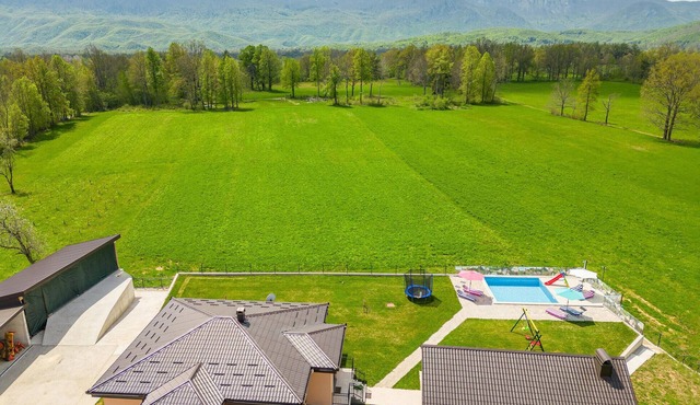 Lovely home in Ornice