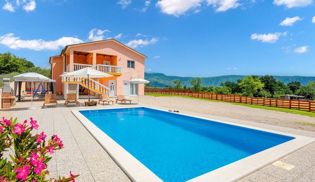 Lovely home in Podpican