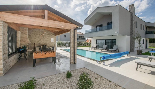Lovely home in Rebici