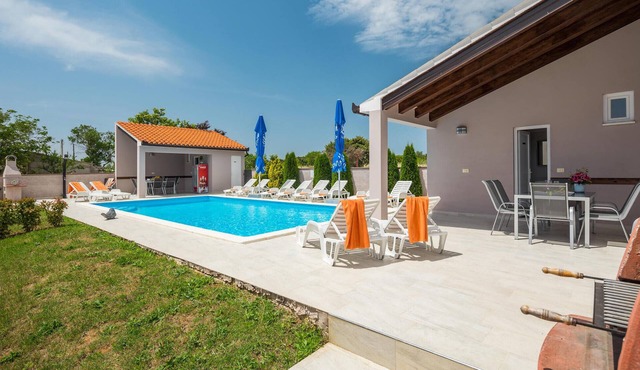 Lovely home in Valtura