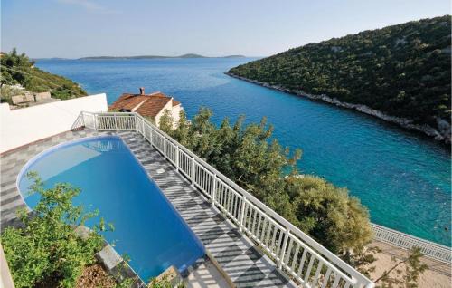 Lovely Home In Vinisce in Vinišće