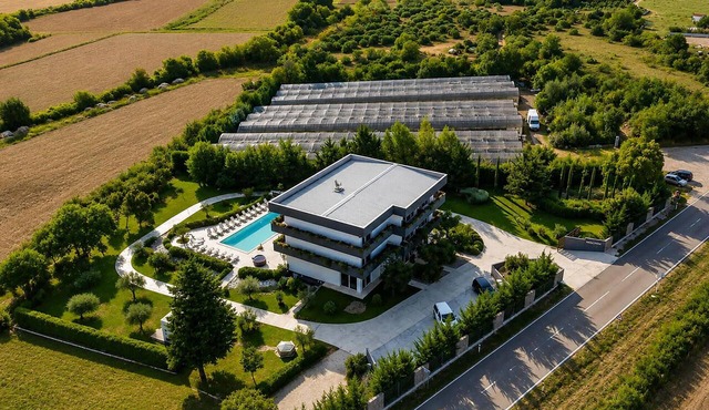 Lovely home in Zerava