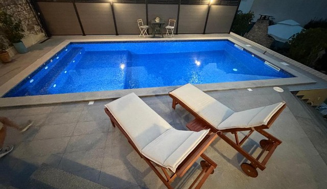 Lucija Apartmani with Pool