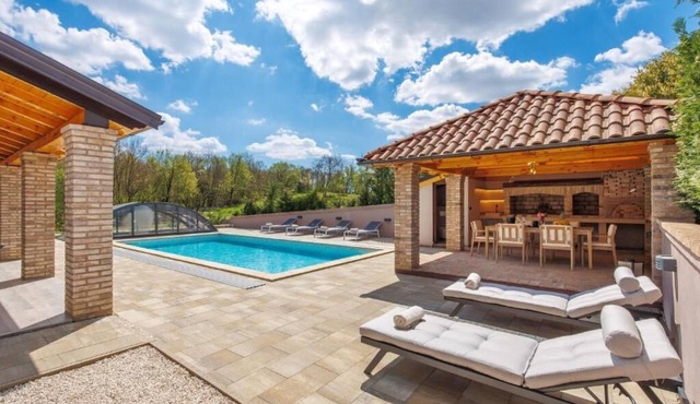 Lux pool 3 bedrooms house near Opatija