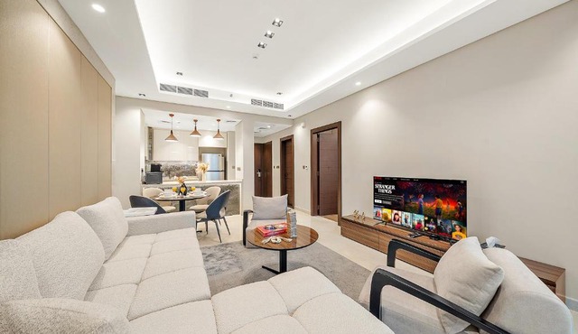 Luxe 1BR with Burj Khalifa View l 10mn to Downtown in Dubai