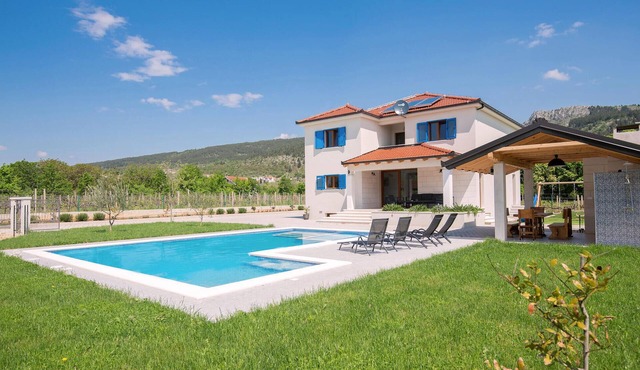 Luxurious home in Donji Prolozac