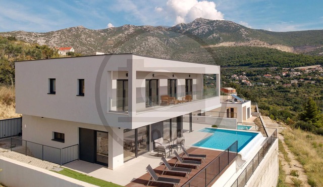 Luxurious home in Klis in Klis