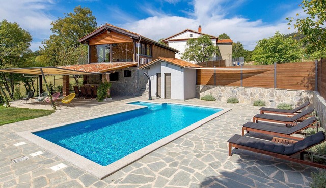 Luxurious home in Lisac