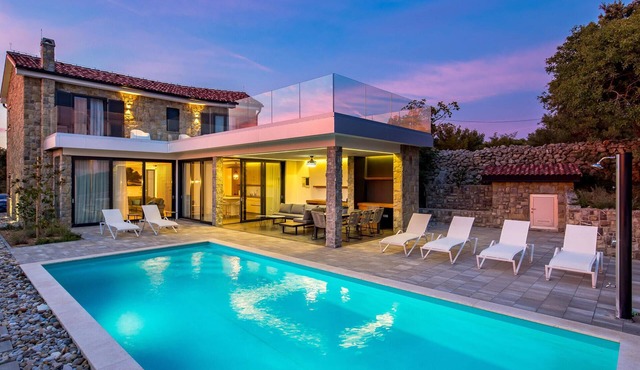 Luxurious home in Lun