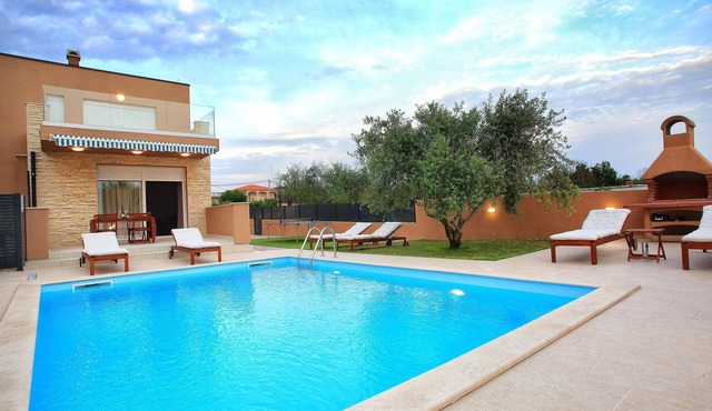 Luxurious home in Nin