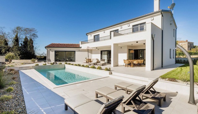 Luxurious home in Nova Vas in Nova Vas