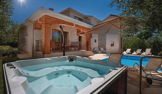 Luxurious home in Tar in Tar
