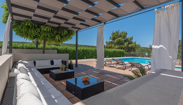 Luxurious home in Dubrava kod Sibenika with sauna