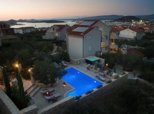 Luxurious Villa in Murter with Pool