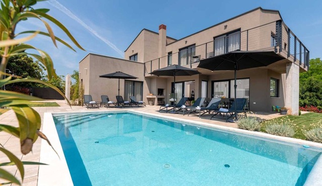 Luxurious Villa Perlin with swimming pool