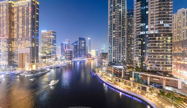 Luxury 2BR w/Stunning Dubai Marina Views Near JBR Beach in Marina