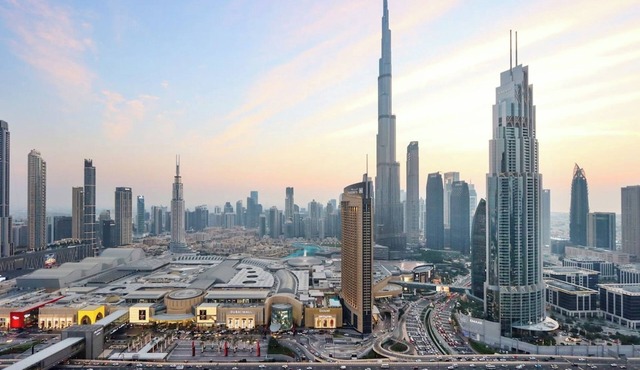 Luxury 3B and maids Burj View, Steps to Dubai Mall in Dubai