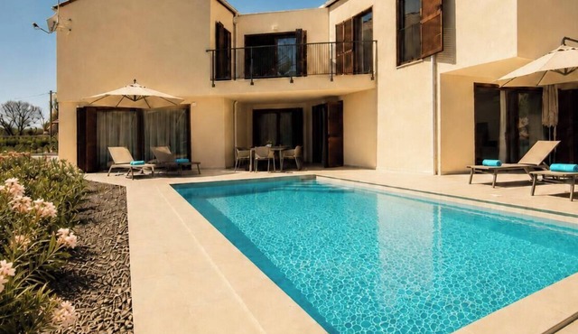 Luxury 5-Star Villa on Krk with Private Pool, 4 En-Suite Bedrooms & Game Room