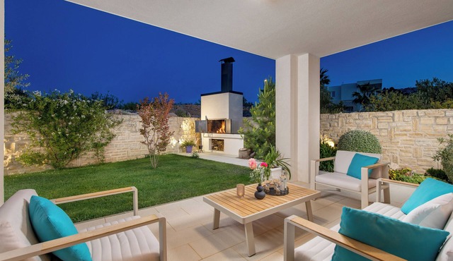 Luxury apartment Hyperion with privat pool and garden in Murter