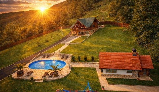 Luxury Family Lodge - Pool, Spa & Tennis Paradise