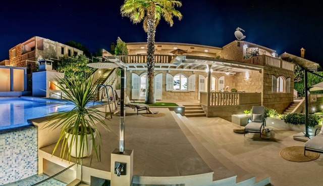 Luxury Seafront Villa Stone Castle Brac with Pool in Selca