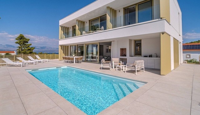 Luxury Seaside Villa Sutivan Lemon Tree A-Pool,Seaview in Sutivan