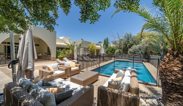 Luxury Villa, 5 BDR/Pool In Caesarea in Caesarea
