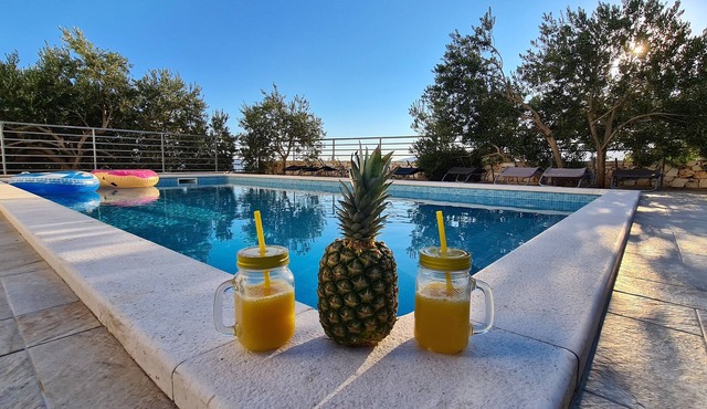 Luxury Villa Ana with Private Pool and Sea View in Kaštel Kambelovac