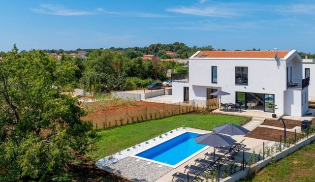 Luxury villa Kona in Funtana-Modern vacation home with pool, beach proximity&privacy