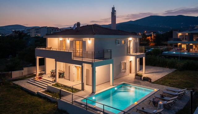 Luxury Villa Marella with Pool in Kaštel Štafilic