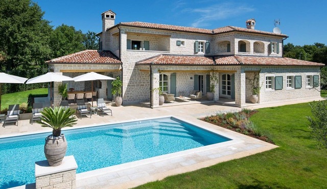 Luxury Villa Nevia for 10 guest's with private pool and sport court's.
