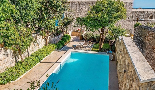 Luxury Villa Next to the City Walls for 8 Persons with Pool,Sauna,Gym in Dubrovnik
