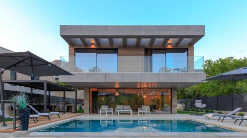 Luxury Villa Pearl 2 with infinity pool