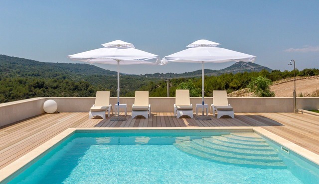 Luxury Villa Pearl of Hvar with Swimming Pool in Zastražišće