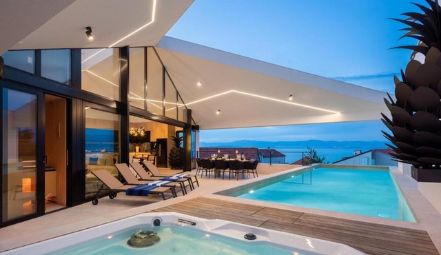 Luxury Villa Sandorin Sutivan with Heated Pool, Jacuzzi & Sauna in Sutivan