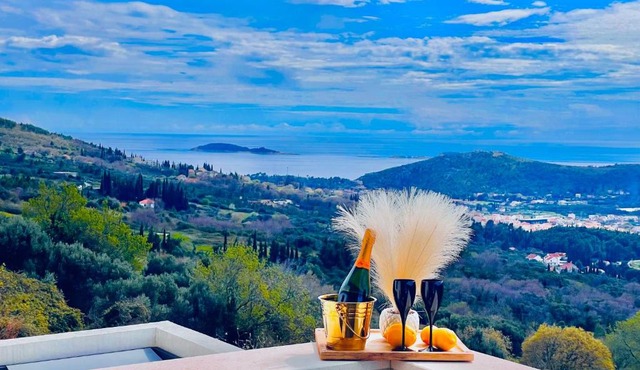 Luxury Villa Stella in a natural setting in Makoše