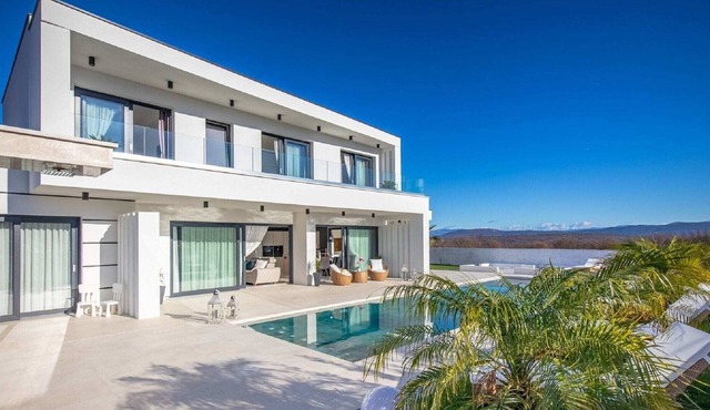 Luxury villa with an indoor and outdoor pool on the island of Krk in Krk